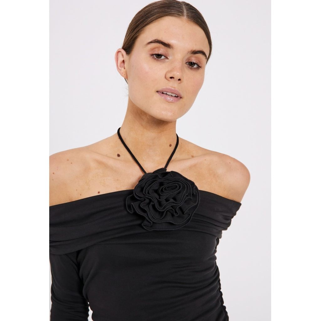 ULAS off shoulder top