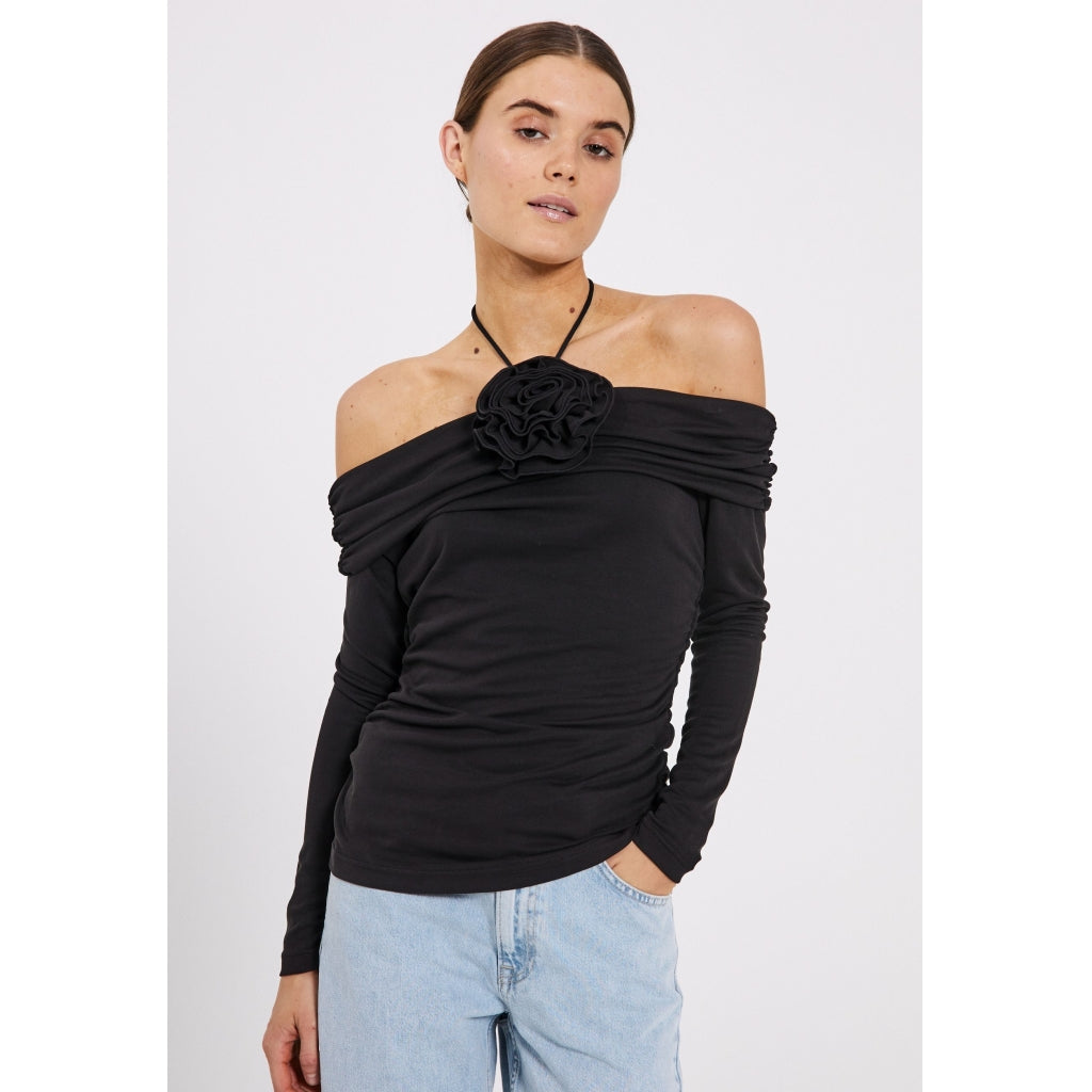 ULAS off shoulder top