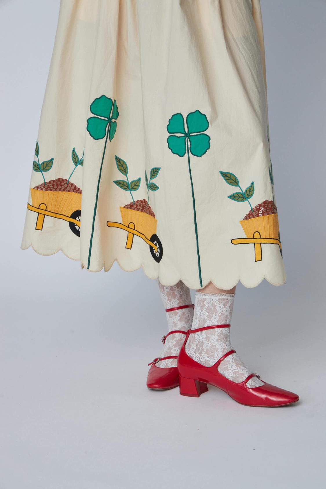 Embroidered Midi skirt with Scallops